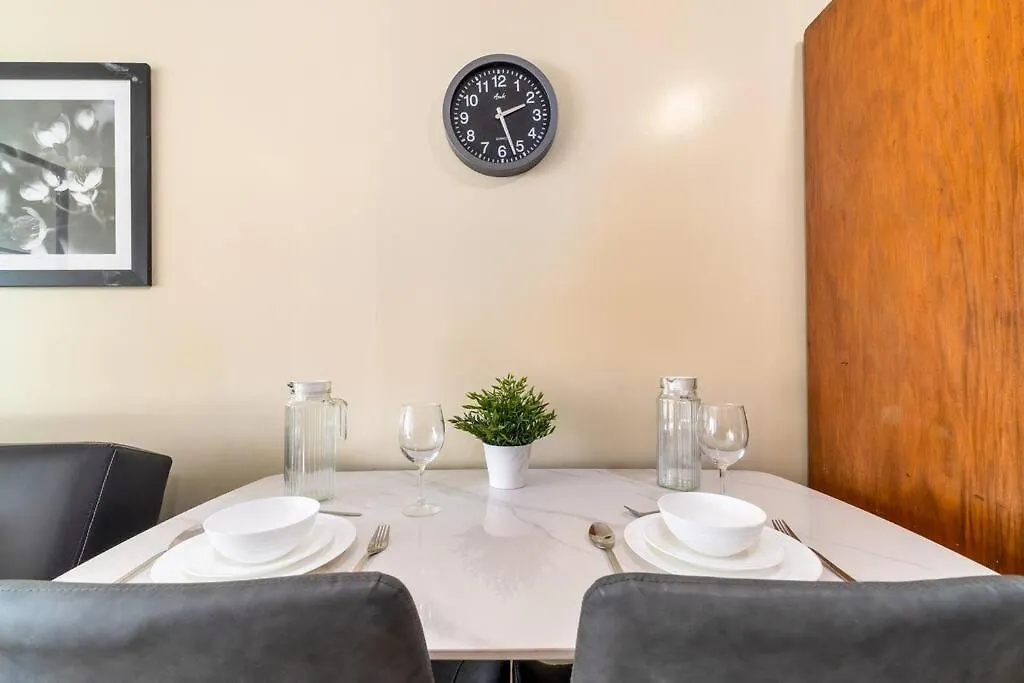 Urban Oasis Cozy Escape Apartment Manila